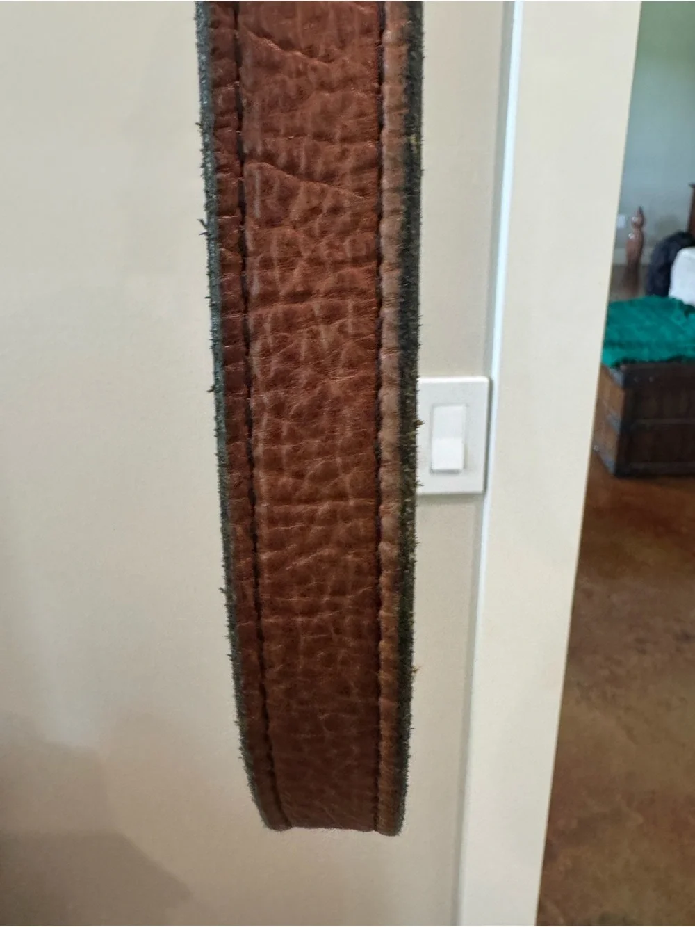DULUTH TRADING COMPANY Brown Leather Belt with Gold Buckle